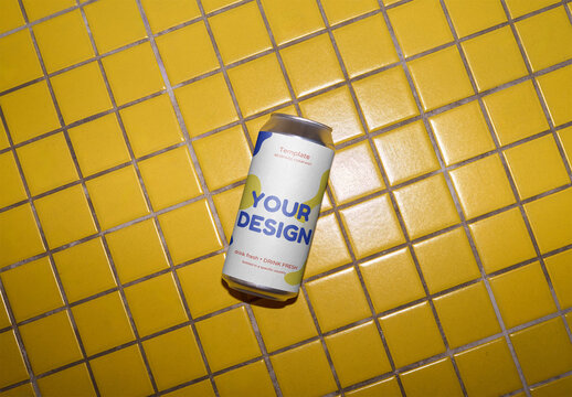 Mockup of customizable 44cl drinks can, camera flash