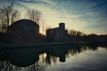 Sunset on the River - Factory - Verlassener Ort - Urbex / Urbexing - Lost Place - Artwork - Creepy...