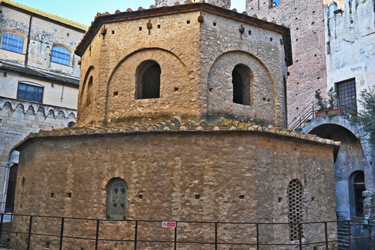 Albenga, il Battistero Paleocristiano  - Liguria