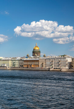 View across Neva River towards Saint Isaac Cathedral (Isaakievskiy Sobor), Saint Petersburg, Russia
