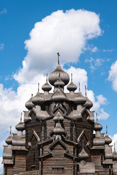 Wooden Church of Intercession (Pokrovskaya Church) with 25 domes, built in full accordance with the technologies of the 18th century, from wood without the use of nails, near Saint Petersburg, Russia