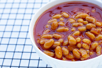 Baked beans in tomato sauce