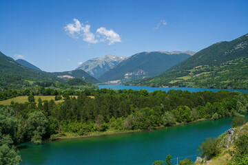 Fototapeta na wymiar Lake of Barrea, in the Abruzzo National Park