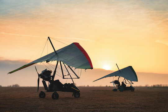 Hang glider trikes on the runway