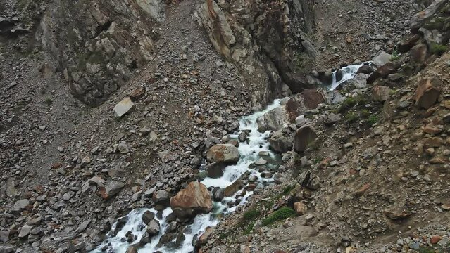 The beautiful shot of the Mandakini River flowing through the mountains in Kedarnath Temple, Uttarakhand, India, Foothills of the Himalayas.