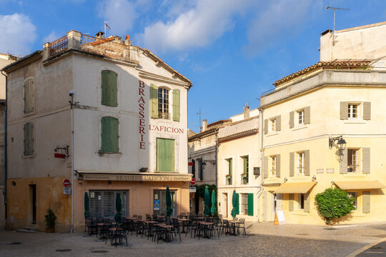 Fototapeta Street scene in Arles, Provence