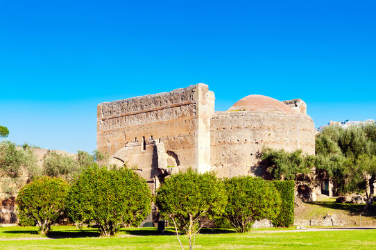 Exterior of Philosophers' Hall, Hadrian's Villa, UNESCO World Heritage Site, Tivoli, Province of Rome, Latium 