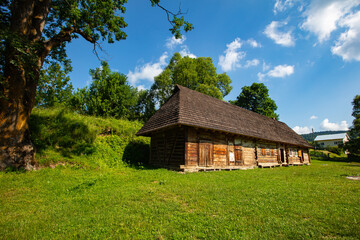 Fototapeta na wymiar Ancient wooden village house in Lviv region