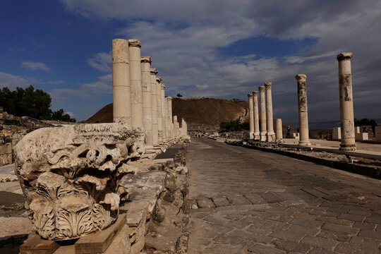 The ruins of the ancient Roman and Byzantine city of Bet She'an, Bet She'an National Park, Israel