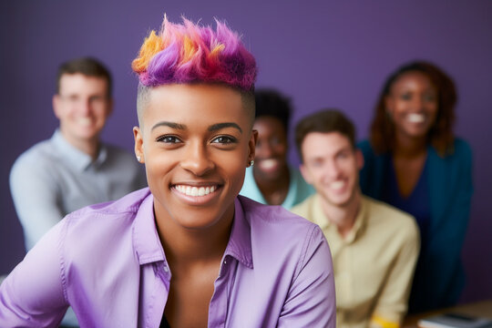 Candidato homossexual em uma entrevista de emprego inclusiva e justa. Diversidade, equidade, inclus&atilde;o e pertencimento no trabalho.