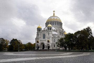 Fototapeta na wymiar Naval cathedral of Saint Nicholas in Kronstadt, Orthodox cathedral, Russia