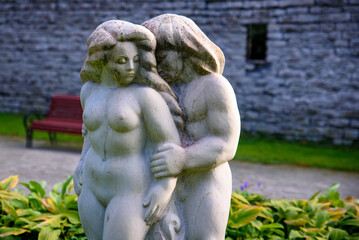 Fototapeta na wymiar Statue in Tallinn park, Estonia