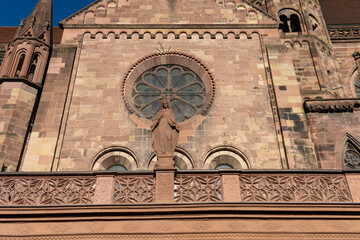 Freiburger Münster Romanisches Querhaus mit Maria Immaculata