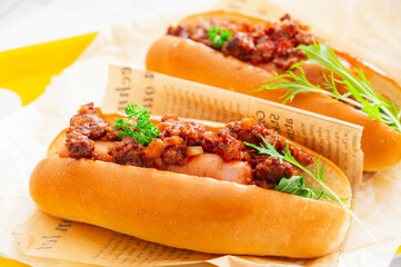 スパイシーなホットチリドッグ