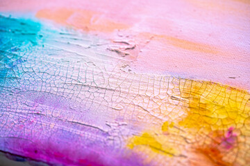 アブストラクト　抽象的な　背景　バックグランド　パステル　絵具　カラフル　クラック　ひび割れ　クラックメディウム　絵画　春　黄色　ピンク
