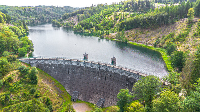 Luftbild der der Sengbachtalsperre im Bergischen Land