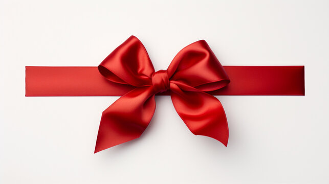 Gros plan sur un ruban de soie rouge sur fond blanc. Noeud, cadeau, No&euml;l. Pour conception et cr&eacute;ation graphique.