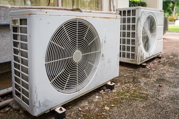 Foto op Plexiglas Old rusty air conditioner outdoor unit (CDU). © Jitti