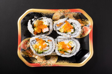 海老とアボカドの巻き寿司（サラダロール）