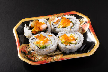 海老とアボカドの巻き寿司（サラダロール）