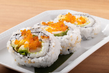 海老とアボカドの巻き寿司（サラダロール）