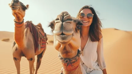 Türaufkleber Camel ride, Happy tourist having fun enjoying group tour © thesweetsheep