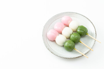 白背景に三色団子