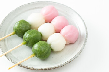 白背景に三色団子