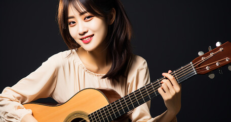 アコースティックギターを演奏する女性