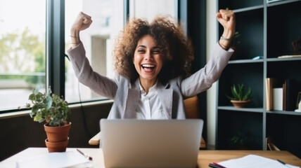 Joyful business woman freelancer entrepreneur smiling and rejoices in victory - obrazy, fototapety, plakaty