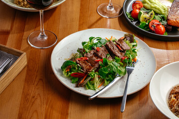 salad with grilled beef and sauce
