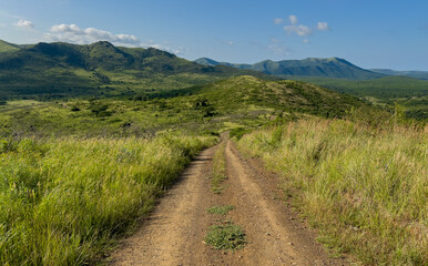 Fototapeta na wymiar Naturreservat Hluhluwe-iMfolozi-Park ist eines der ältesten Wildschutzgebiete Südafrika 