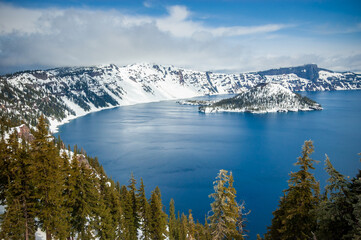 Overlook at Crater Lake National Park in Oregon © Zack Frank