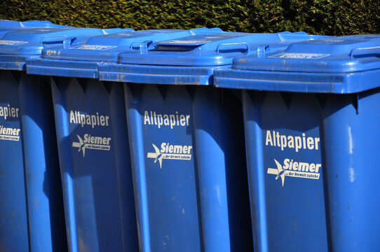 Blaue Tonne #Altpapiertonne f&uuml;r die Abfallwirtschaft der Siemer Entsorgungsfirma im Landkreis Vechta.