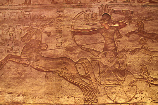 Int&eacute;rieur du Temple Abou Simbel , Egypte : bas relief de Rams&egrave;s II , Bataille de Qadesh