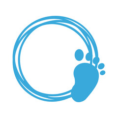 Anuncio de llegada de bebé niño. Marco circular con líneas con silueta de huella de pie descalzo color azul para su uso en invitaciones y tarjetas - obrazy, fototapety, plakaty