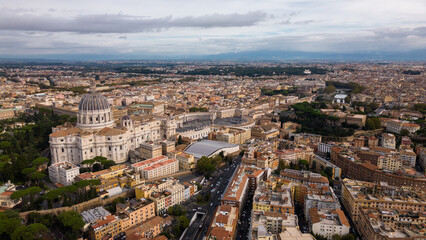 Italia Roma ciudad del Vaticano Plaza San Pedro Apóstol ciudad italiana con vista aérea de las...