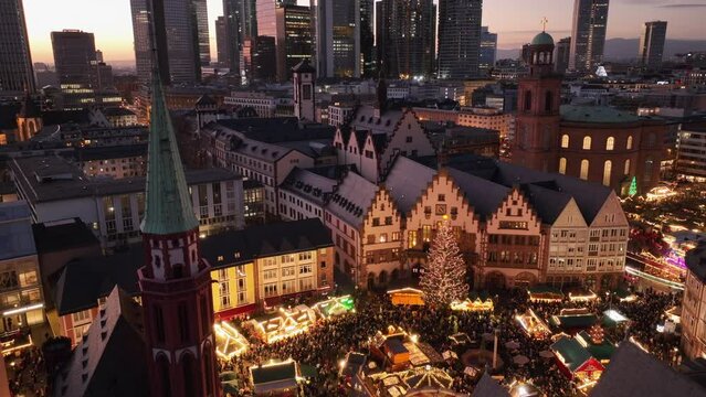 Christmas Market on Romerberg Square in Evening, Frankfurt am Main, Hesse, Germany. Aerial Drone Shot Weihnachtsmarkt