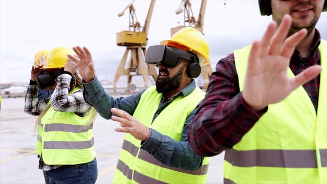 Proyecto sin título group of colleagues who work in delivery shipping in the harbor having a fun time with virtual reality glasses