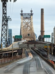 Fototapeta premium An urban sentinel, the Queensboro Bridge stands as a steadfast gateway to the city's rhythm.