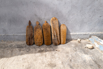 tablettes coraniques dans la vielle ville de Saint Louis du Sénégal