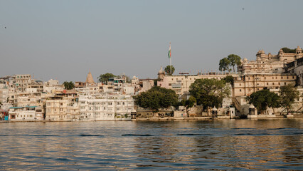 Fototapeta premium City Palace and Pichola Lake in Udaipur, India
