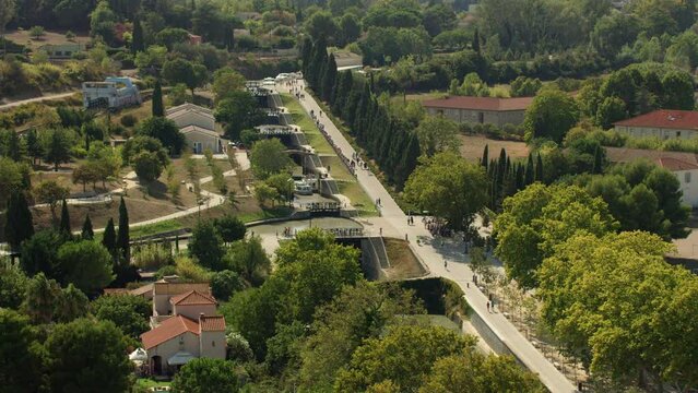 Vue a&eacute;rienne des &eacute;cluses de Fonseranes sur le canal du midi