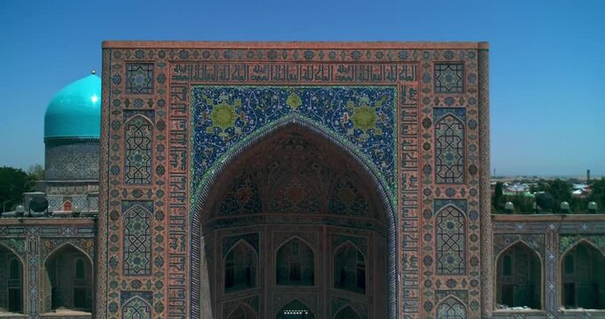 The drone flies in front of the main gates of the ancient complex Bibi Khanym Mosque. Samarkand.