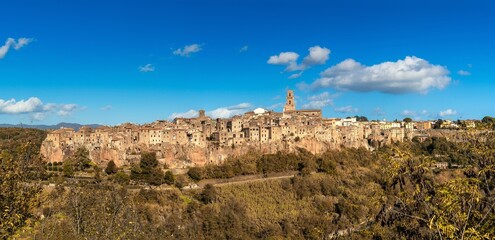 Fototapeta premium view of the hilltop village of Pitigliano in central Italy