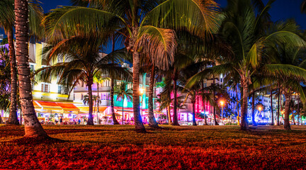 Naklejka premium Ocean Drive at night, South Beach, Miami Florida. 