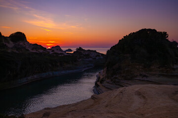 Widok na zachód słońca na greckiej wyspie Korfu
