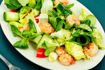 Delicious fresh salad with prawns