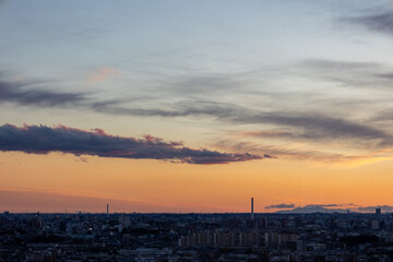 夕焼けに染まる街