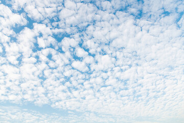 Fototapeta na wymiar The blue sky covered with white clouds
